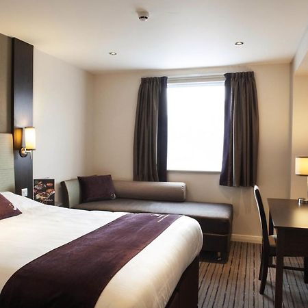 Premier Inn London Greenford Exteriör bild