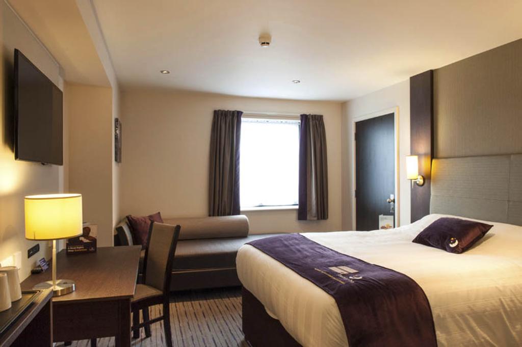 Premier Inn London Greenford Exteriör bild